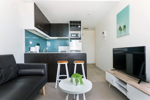 Central And Modern Apartment In Melbourne CBD - Whitsundays Accommodation 1