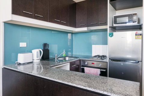 Central And Modern Apartment In Melbourne CBD - Whitsundays Accommodation 3