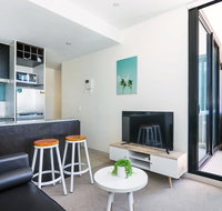 Central and Modern Apartment in Melbourne CBD - Whitsundays Accommodation