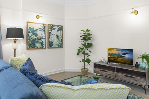 Central Apartment With Spacious Living And Dining - Whitsundays Accommodation 2