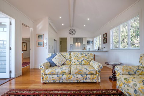 Central Cottage - Whitsundays Accommodation 1