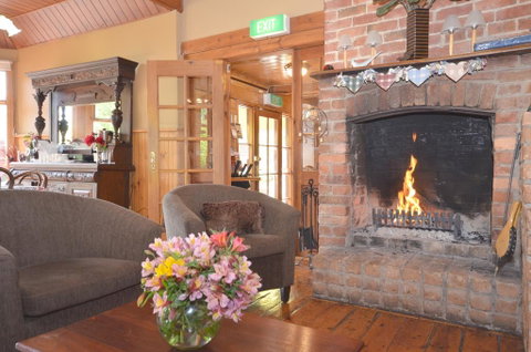 Central Springs Inn - Whitsundays Accommodation 1