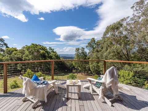 Chalet Beaumont - Alluring Appeal & Stunning Views - Whitsundays Accommodation 1
