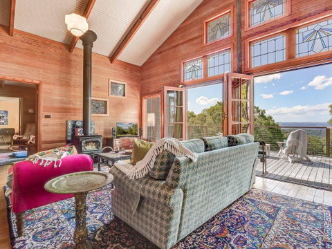 Chalet Beaumont - Alluring Appeal & Stunning Views - Whitsundays Accommodation 2
