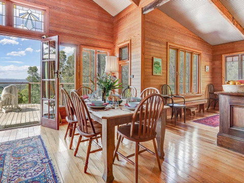 Chalet Beaumont - Alluring Appeal & Stunning Views - Whitsundays Accommodation 3