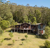Chalet Beaumont - alluring appeal  stunning views - Whitsundays Accommodation