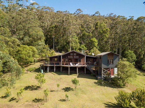 Chalet Beaumont - Alluring Appeal & Stunning Views - Whitsundays Accommodation 0