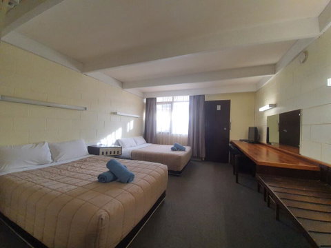 Charles Sturt Motor Inn - Whitsundays Accommodation 1