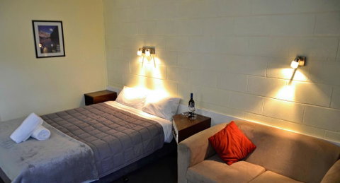 Charles Sturt Motor Inn - Whitsundays Accommodation 0