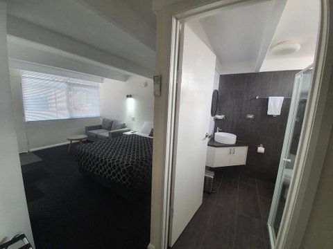 Charles Sturt Motor Inn - Whitsundays Accommodation 3