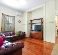 Charming Characterful Rustic-style Home Near The Gabba - Whitsundays Accommodation