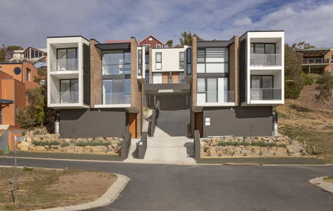 Chilam 'D' - Architecturally Designed - Whitsundays Accommodation 0