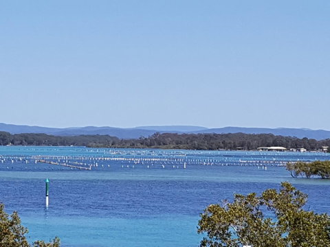 CHILL-OUT LAKESIDE @ FORSTER - Whitsundays Accommodation 2