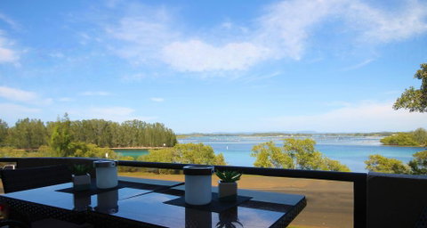 CHILL-OUT LAKESIDE @ FORSTER - Whitsundays Accommodation 0