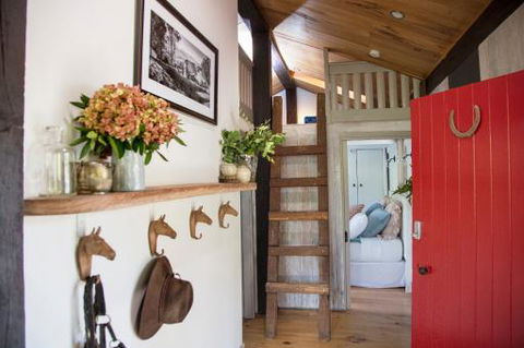 Chum Creek Hut - Whitsundays Accommodation 1