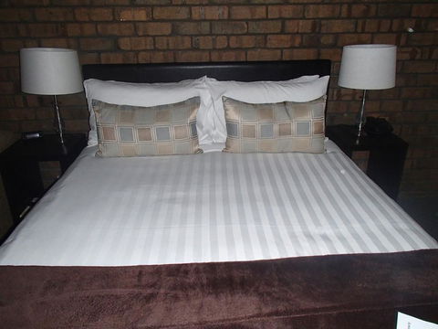City Colonial Motor Inn - Whitsundays Accommodation 2