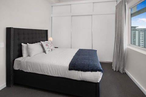 City-Centre Apartment With River Views And Balcony - Whitsundays Accommodation 1