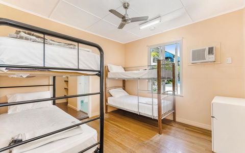 Civic Guesthouse - Whitsundays Accommodation 2