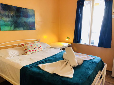 Civic Guesthouse - Whitsundays Accommodation 1