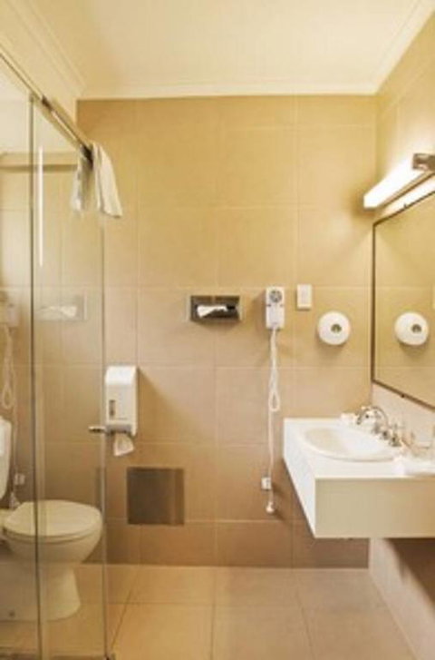 Classic Queen Room 2 In Oakleigh - Whitsundays Accommodation 3