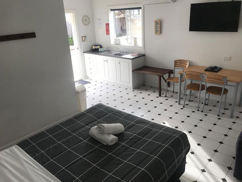 Clearwater Motel Apartments - Whitsundays Accommodation 2