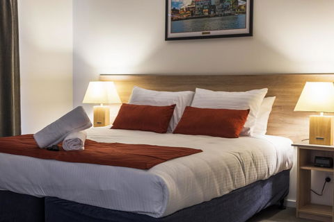 Club Maclean Motel - Whitsundays Accommodation 1