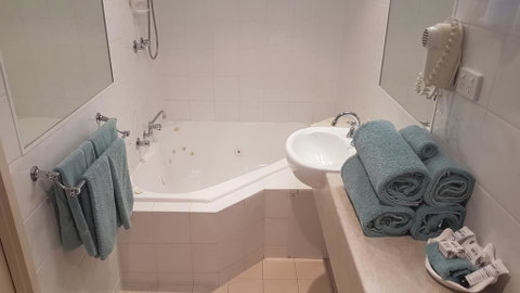 Coal Valley Motor Inn - Whitsundays Accommodation 3