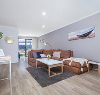 Coastal convenience Walk to the shops  cafes... - Whitsundays Accommodation