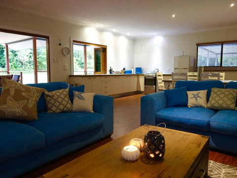 Coconut Beach House - Whitsundays Accommodation 3