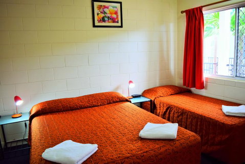 Coconut Grove Holiday Apartments - Whitsundays Accommodation 3