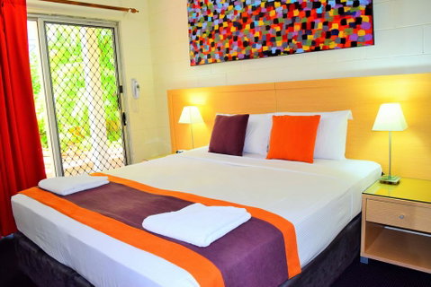 Coconut Grove Holiday Apartments - Whitsundays Accommodation 2