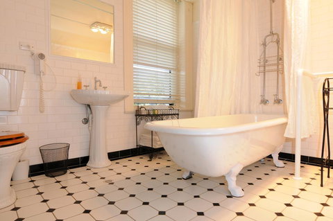 Colhurst House - Whitsundays Accommodation 2