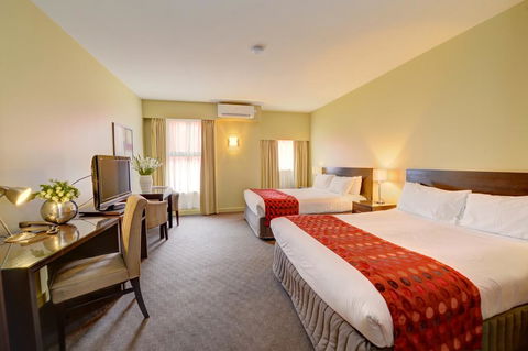 Comfort Inn & Suites City Views - Whitsundays Accommodation 1