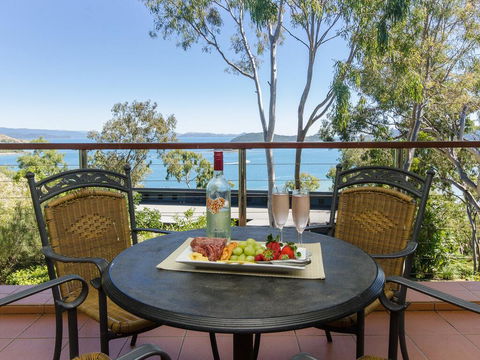 Compass Point - Whitsundays Accommodation 0