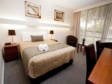 Connells Motel & Serviced Apartments - Whitsundays Accommodation 2