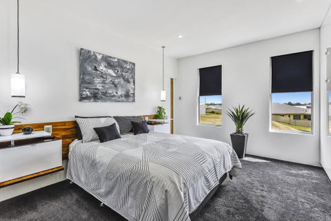 CONROE EXECUTIVE TOWNHOUSE - MODERN & STYLISH - Whitsundays Accommodation 3