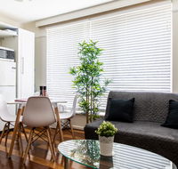 Contemporary Light Filled Boutique 2B Chapel St Apt  Parking - Whitsundays Accommodation