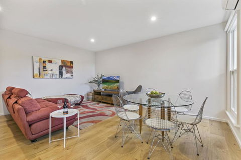 Convenient And Quiet In Sophisticated Malvern - Whitsundays Accommodation 0