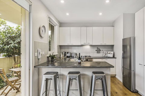 Convenient And Quiet In Sophisticated Malvern - Whitsundays Accommodation 1