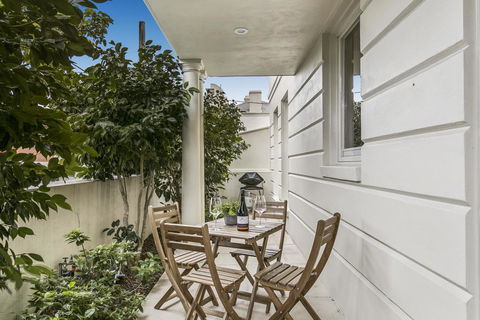 Convenient And Quiet In Sophisticated Malvern - Whitsundays Accommodation 2