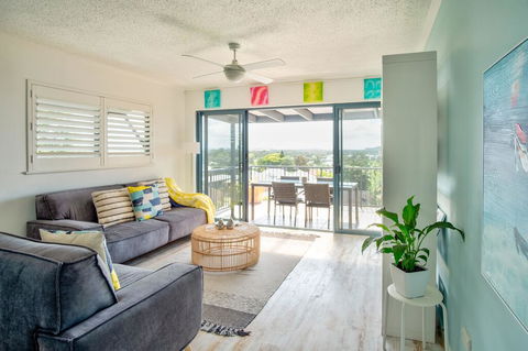 Coolum Beach 3 Level Townhouse Private Rooftop Terrace Spa Overlooking Mount Coolum - Whitsundays Accommodation 2