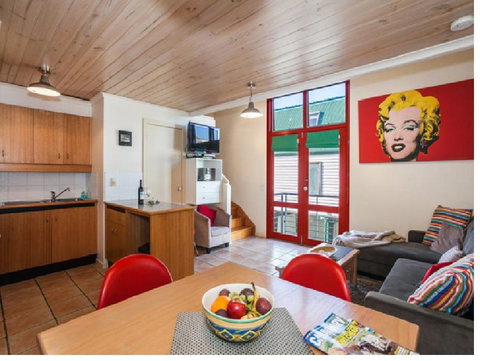 Cora Lynn - Apartment 18 - Whitsundays Accommodation 1