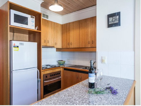 Cora Lynn - Apartment 18 - Whitsundays Accommodation 3
