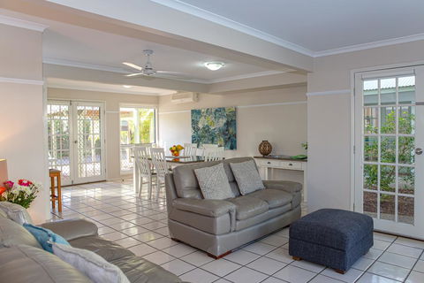 Coral Beach Noosa Resort - Whitsundays Accommodation 3