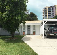 Coral Cottage - 93 Taylor Ave Golden Beach - Whitsundays Accommodation