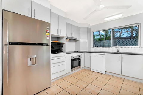 Coral Sea Holiday House - Whitsundays Accommodation 3