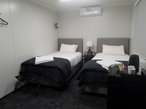 Cornwall House Accommodation - Whitsundays Accommodation 1