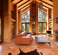 Corymbia Cottage - unique quirky private a guest favourite - Whitsundays Accommodation