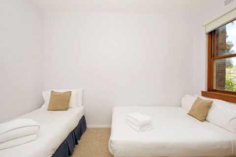 Cosy 2BR Plus Parking In Nth Sydney - Whitsundays Accommodation 3