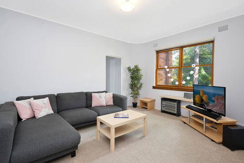 Cosy 2BR Plus Parking In Nth Sydney - Whitsundays Accommodation 0